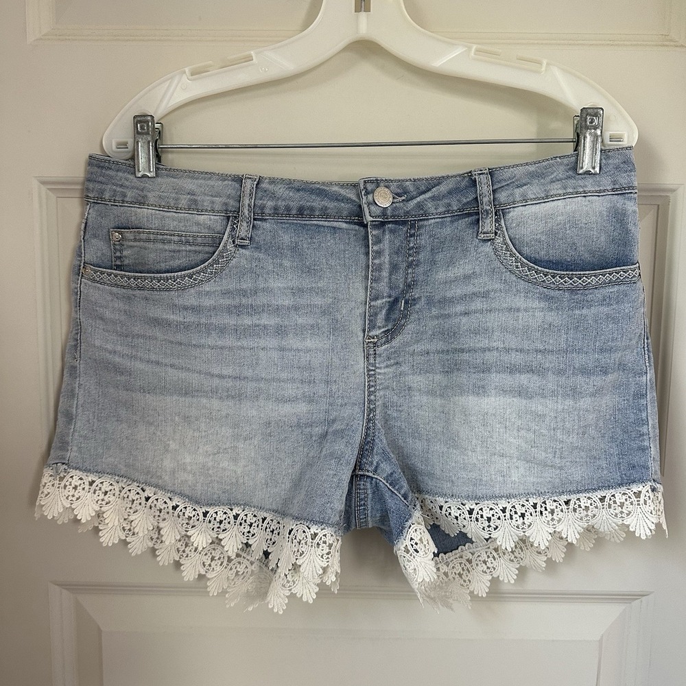 Lei Ashley Jean Shorts Junior Size 13 Blue Jean Lace Trim Shorts Boho Mid Rise